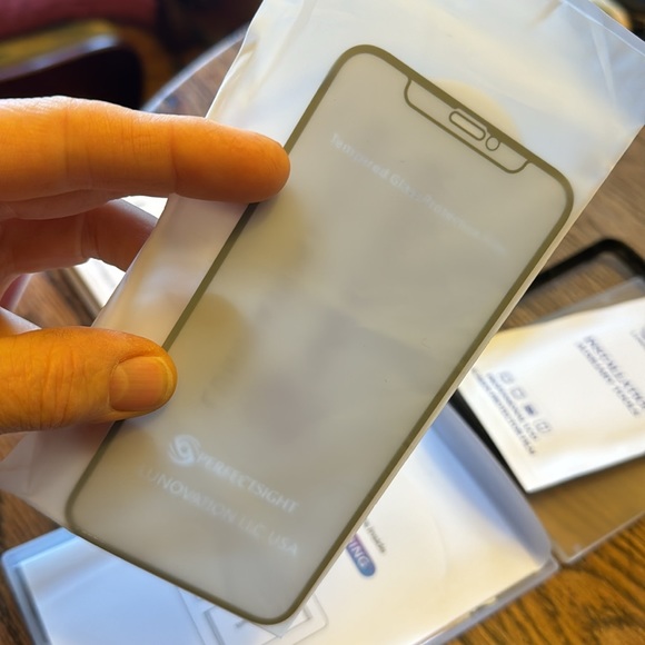 YFWOOD IPhone 11 case wooden lotus flower inlay & HD new eye screen protector - Picture 8 of 9